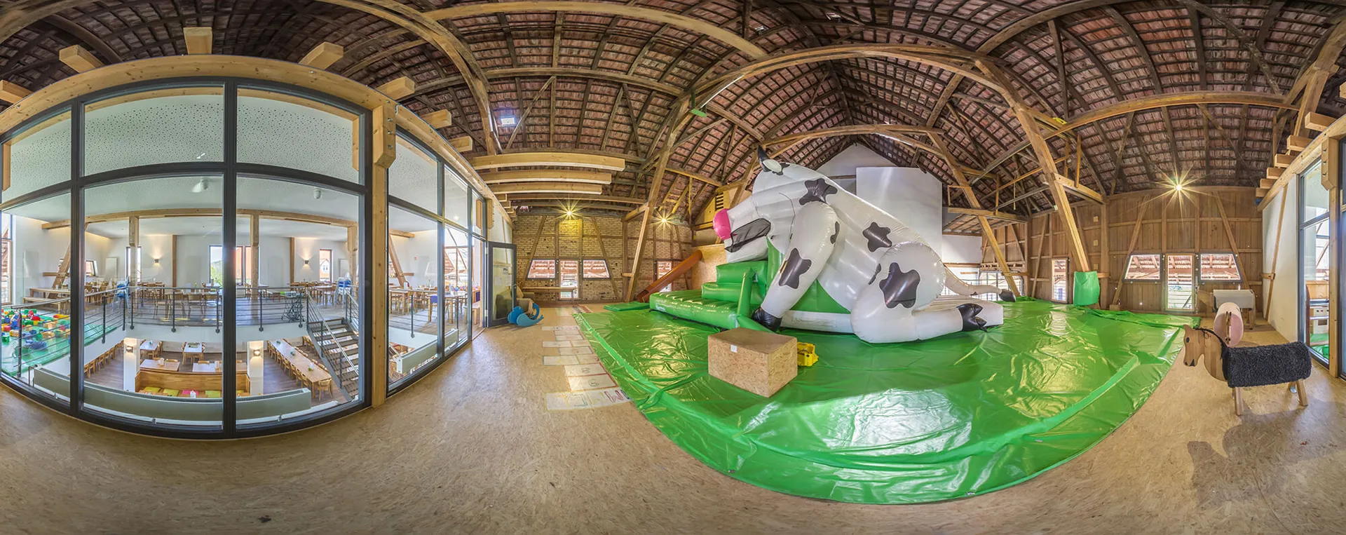 Vedere: sala de joacă de aventură Spielscheune de la Gut Hügle