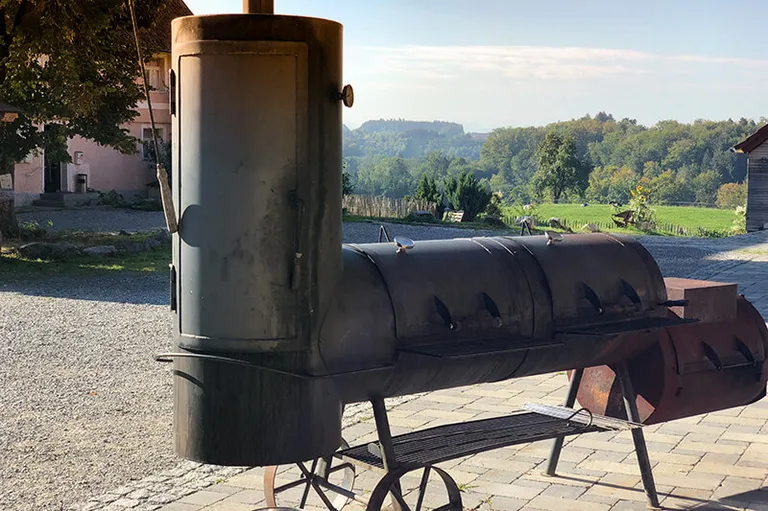 Imagine: bufet de grătar la Gut Hügle din Ravensburg, lângă lacul Bodensee